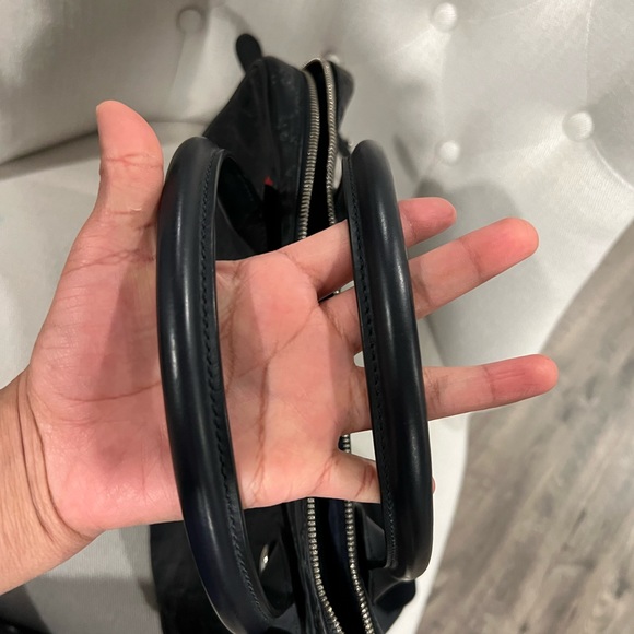 💙Gucci Leather messenger bag 💙 - Picture 9 of 14